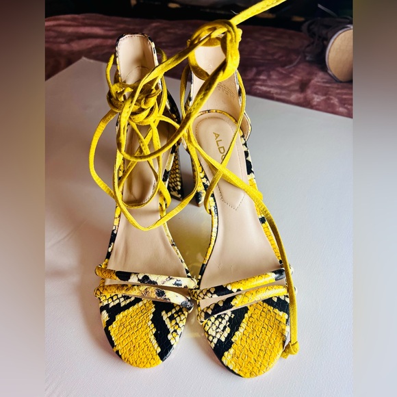 NEW ALDO NYMERIA Ladies Strappy Block Heel Sandal in Yellow Snake Print Sz 6 - Picture 13 of 13